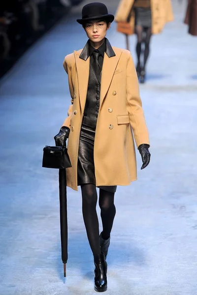 Look 19